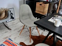 Krzesło tapicerowane MPC WOOD TAP szare - w aranżacji.