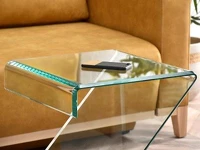 Szklany stolik HEWLIT TRANSPARENTNY gięty na kółkach - charakterystyczne detale