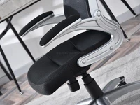 Fotel biurowy LUPO czarna tkanina mesh + srebrne tworzywo - charakterystyczne detale